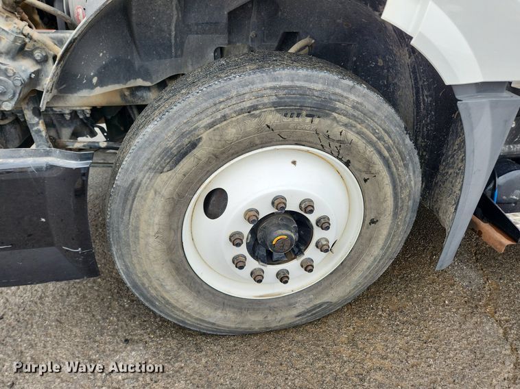 image for item LX9585 2014 Volvo VNL  semi truck