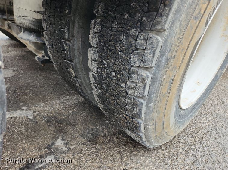 image for item LX9585 2014 Volvo VNL  semi truck