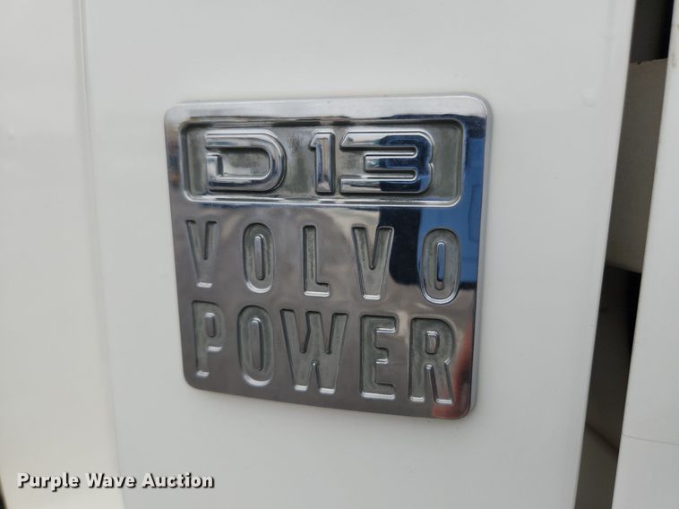 image for item LX9585 2014 Volvo VNL  semi truck