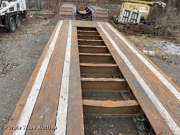 image for item MA9821 2003 Fontaine TH55  lowboy equipment trailer