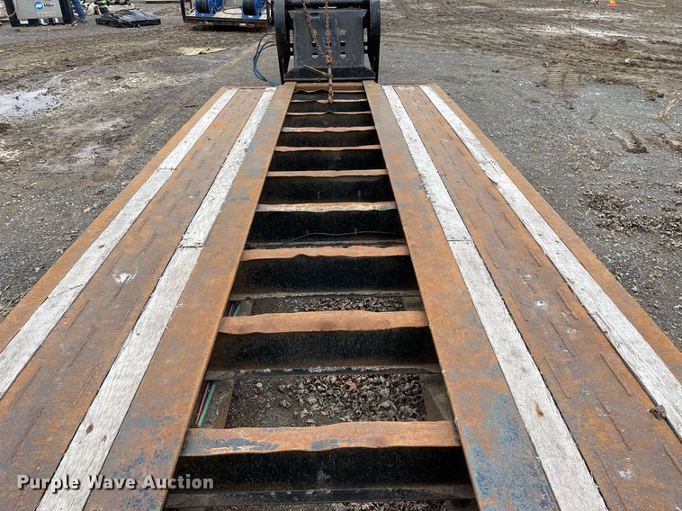 image for item MA9821 2003 Fontaine TH55  lowboy equipment trailer