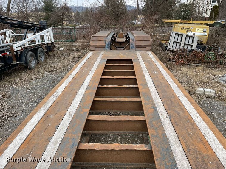 image for item MA9821 2003 Fontaine TH55  lowboy equipment trailer