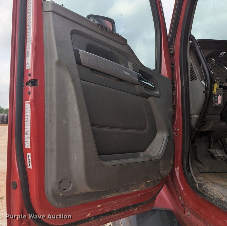 image for item MO9019 2018 Kenworth T880  semi truck