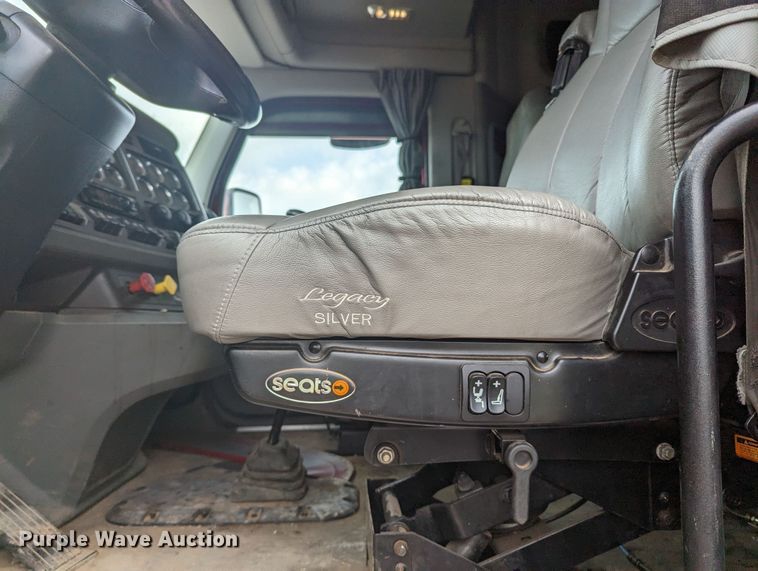 image for item MO9019 2018 Kenworth T880  semi truck