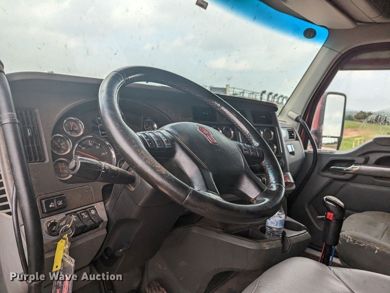 image for item MO9019 2018 Kenworth T880  semi truck