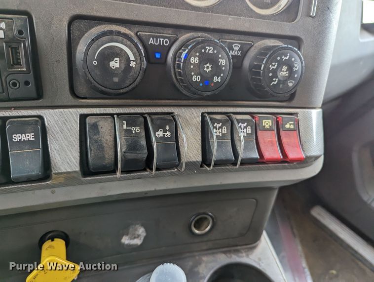 image for item MO9019 2018 Kenworth T880  semi truck