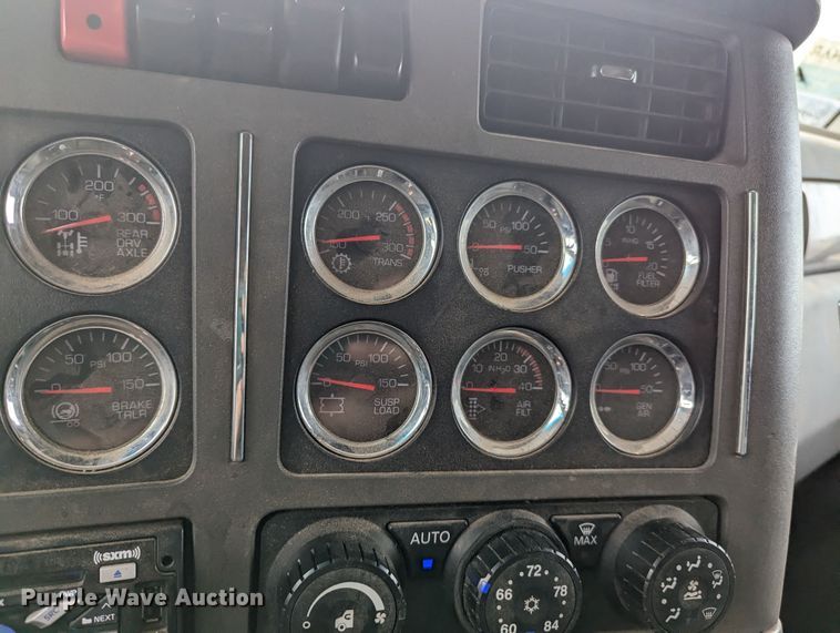 image for item MO9019 2018 Kenworth T880  semi truck