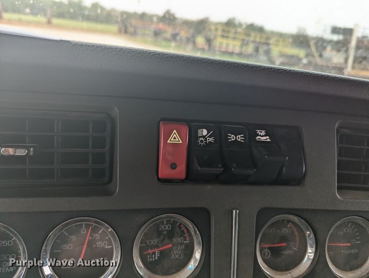 image for item MO9019 2018 Kenworth T880  semi truck