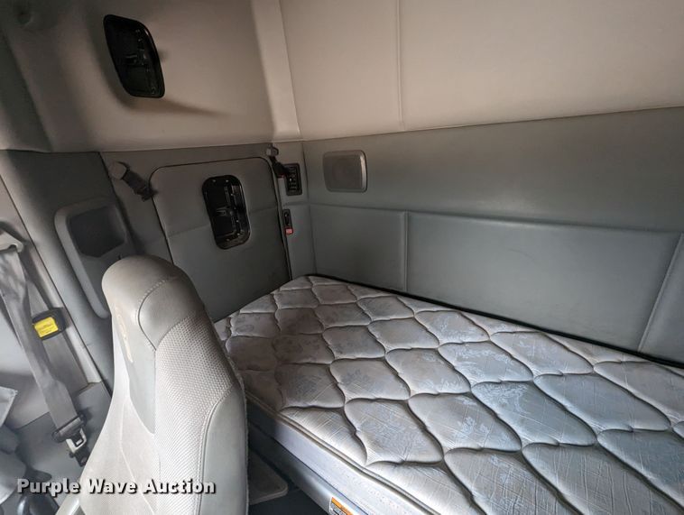 image for item MO9019 2018 Kenworth T880  semi truck