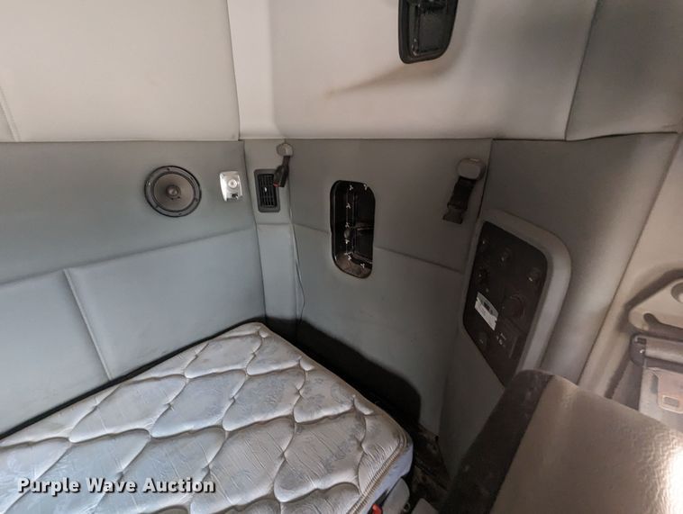 image for item MO9019 2018 Kenworth T880  semi truck