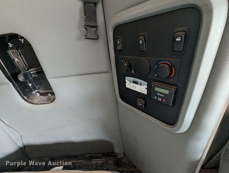 image for item MO9019 2018 Kenworth T880  semi truck