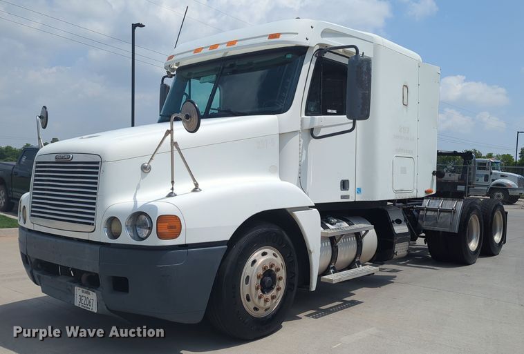 image for item MO9023 2003 Freightliner  semi truck