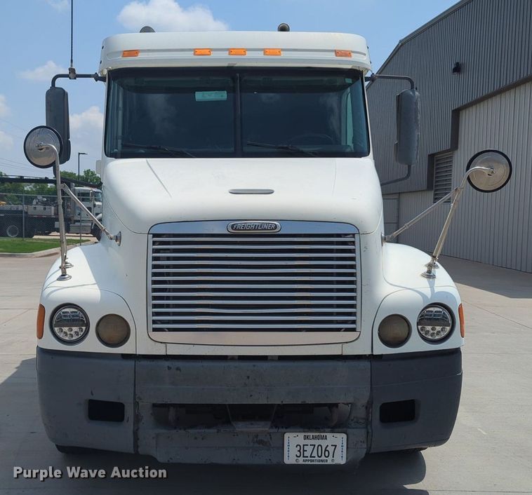 image for item MO9023 2003 Freightliner  semi truck