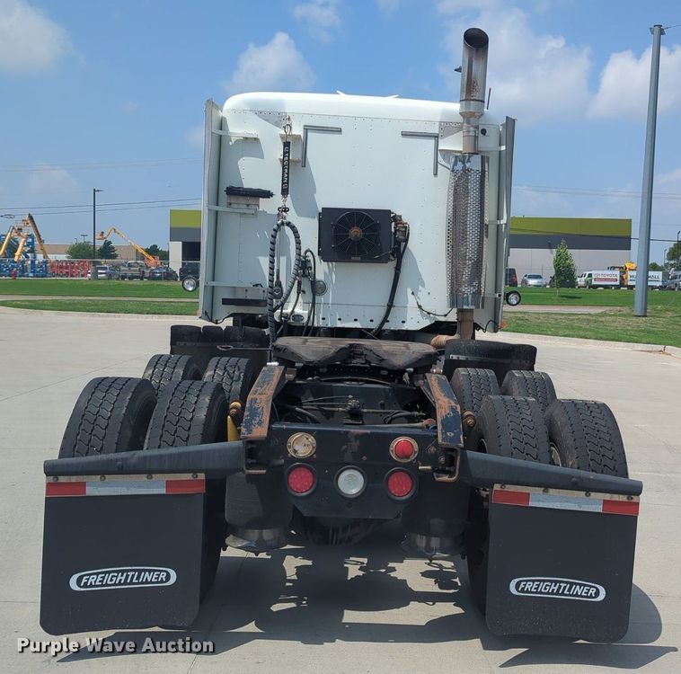 image for item MO9023 2003 Freightliner  semi truck