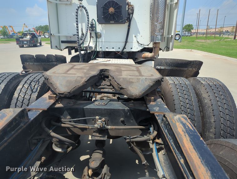 image for item MO9023 2003 Freightliner  semi truck