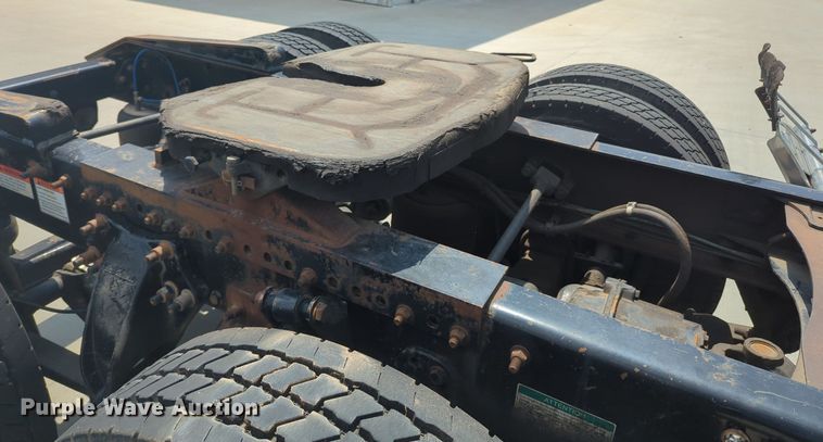 image for item MO9023 2003 Freightliner  semi truck