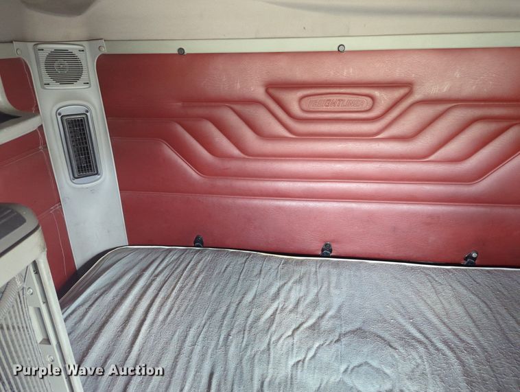 image for item MO9023 2003 Freightliner  semi truck