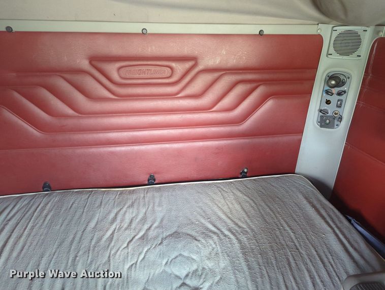 image for item MO9023 2003 Freightliner  semi truck