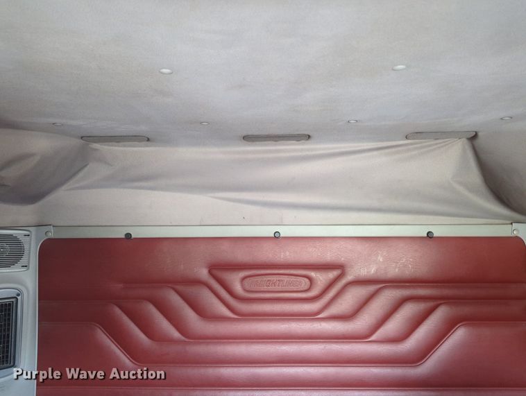 image for item MO9023 2003 Freightliner  semi truck