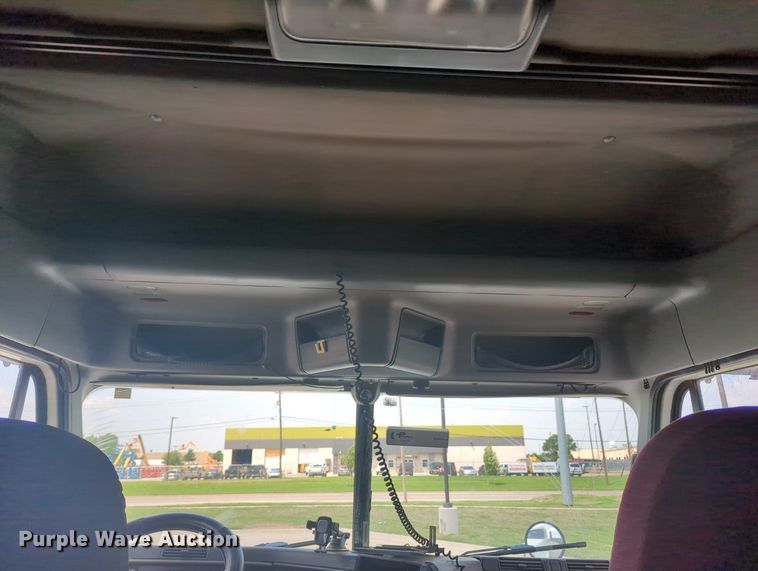 image for item MO9023 2003 Freightliner  semi truck