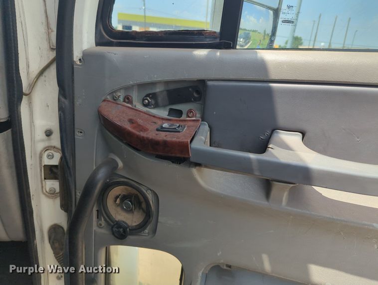 image for item MO9023 2003 Freightliner  semi truck