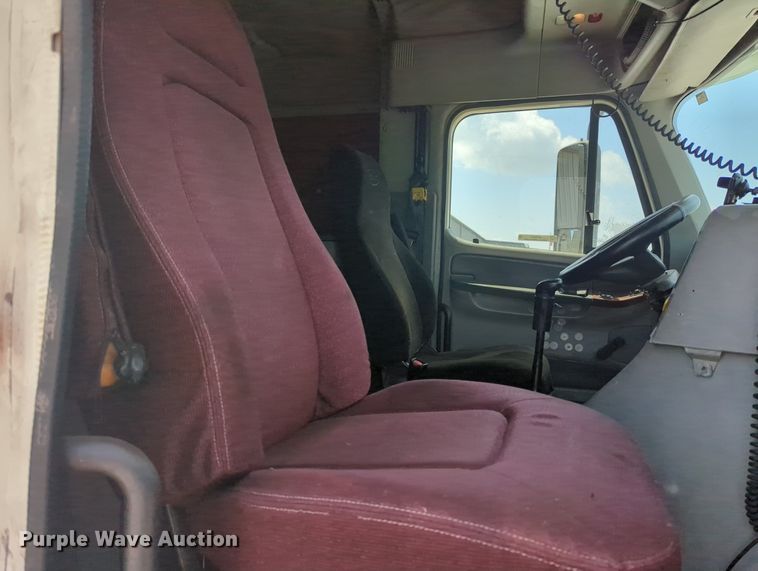 image for item MO9023 2003 Freightliner  semi truck