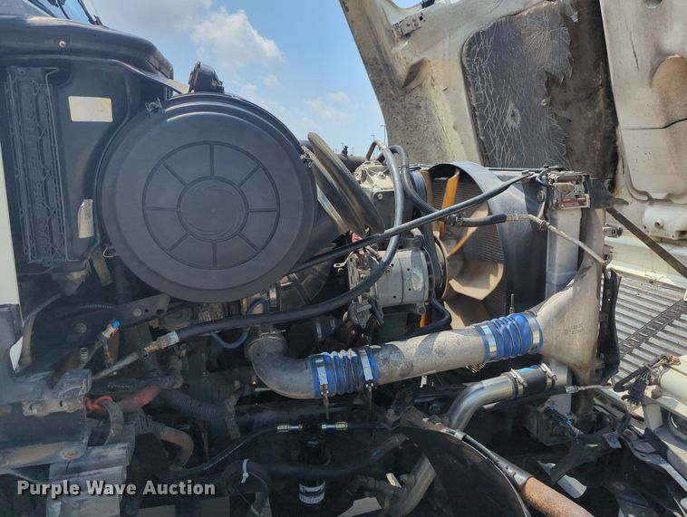 image for item MO9023 2003 Freightliner  semi truck