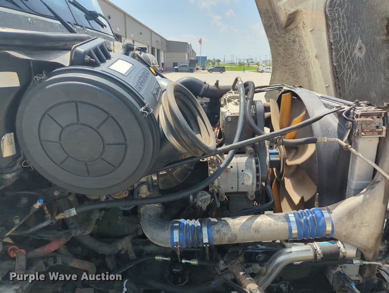 image for item MO9023 2003 Freightliner  semi truck