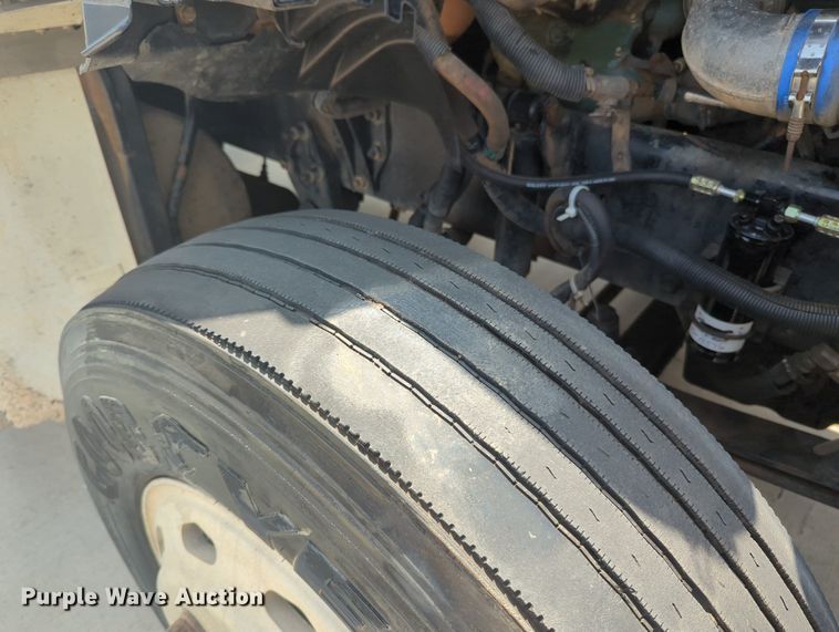 image for item MO9023 2003 Freightliner  semi truck