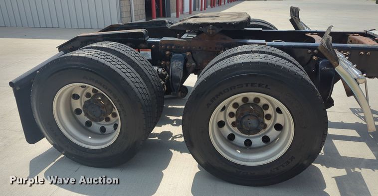 image for item MO9023 2003 Freightliner  semi truck