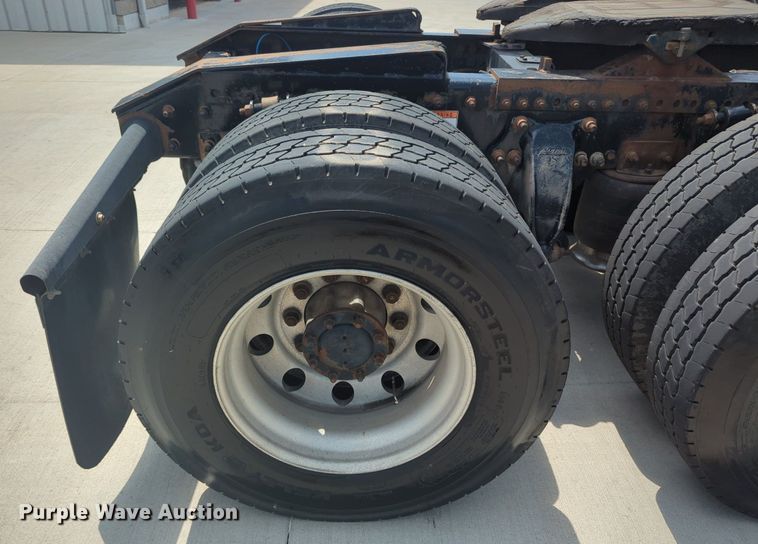 image for item MO9023 2003 Freightliner  semi truck