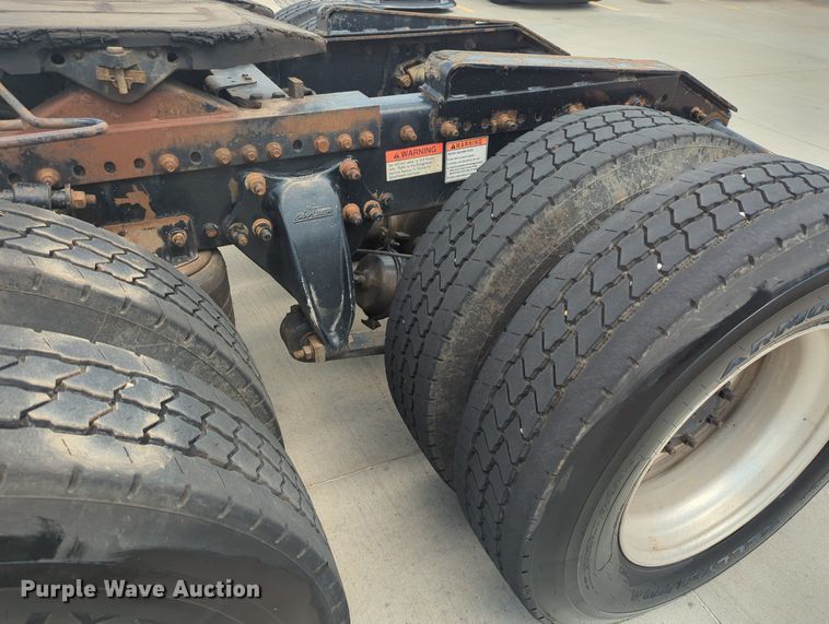 image for item MO9023 2003 Freightliner  semi truck