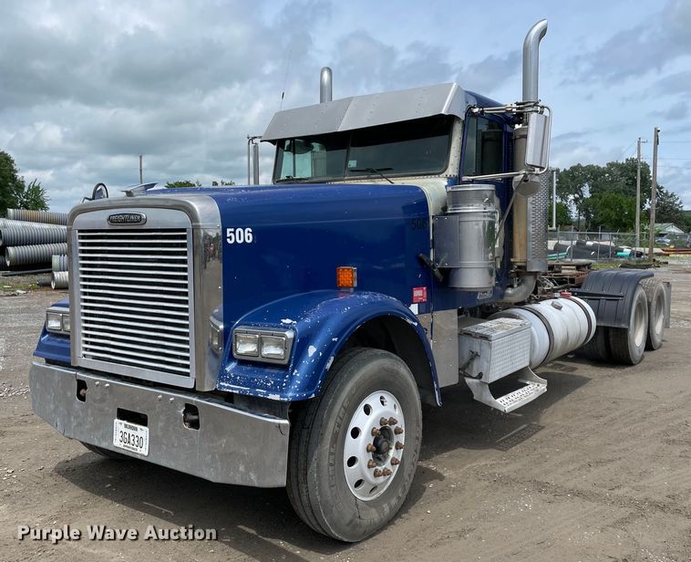 image for item MR9070 2007 Freightliner FLD  semi truck