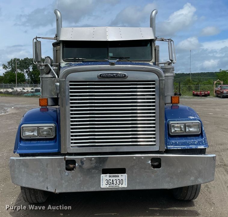 image for item MR9070 2007 Freightliner FLD  semi truck