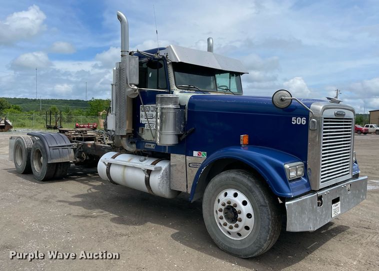 image for item MR9070 2007 Freightliner FLD  semi truck