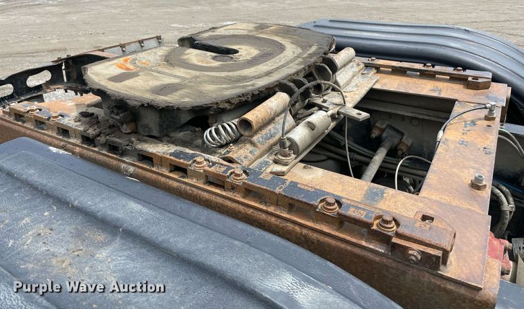 image for item MR9070 2007 Freightliner FLD  semi truck