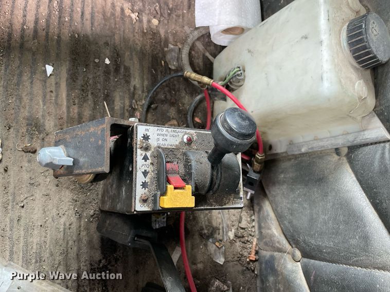 image for item MR9070 2007 Freightliner FLD  semi truck