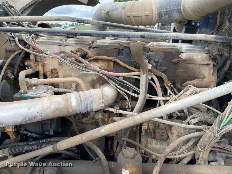 image for item MR9070 2007 Freightliner FLD  semi truck