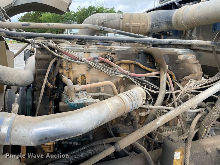 image for item MR9070 2007 Freightliner FLD  semi truck