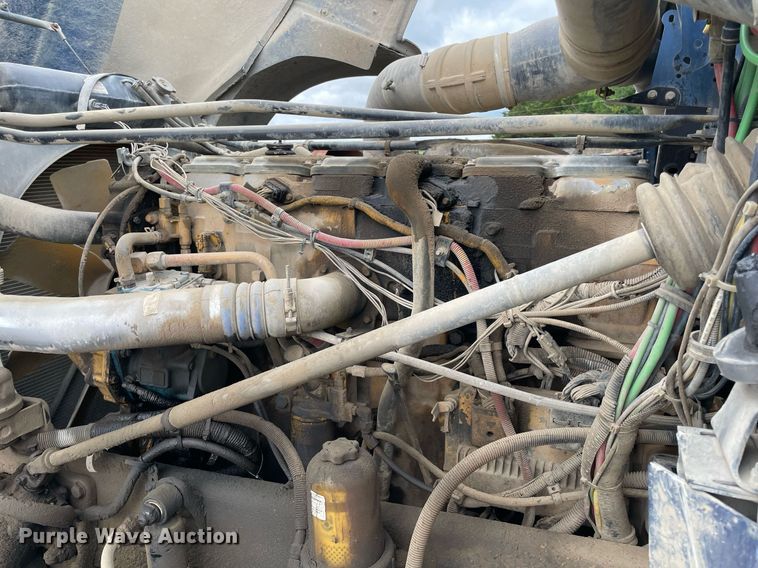 image for item MR9070 2007 Freightliner FLD  semi truck