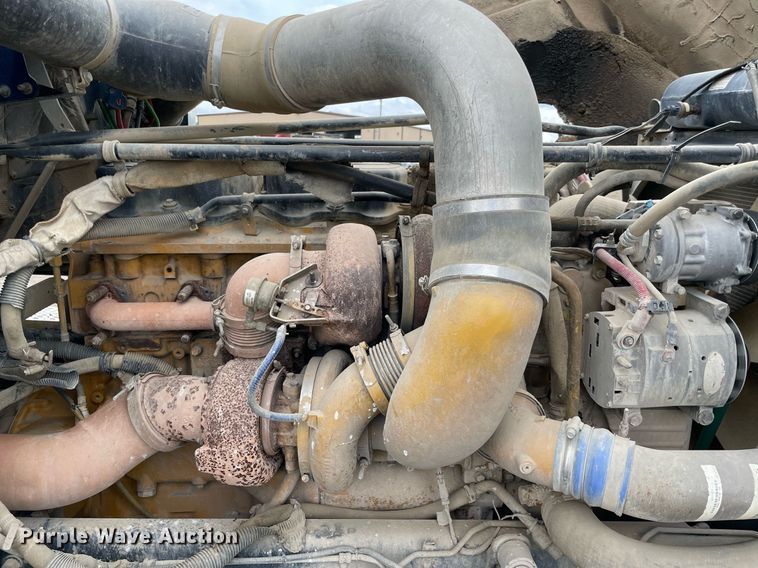 image for item MR9070 2007 Freightliner FLD  semi truck