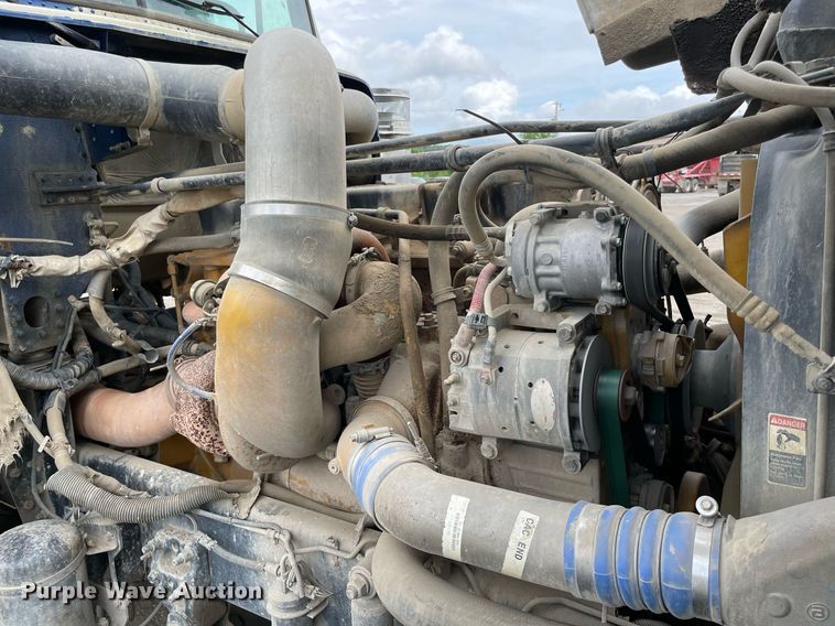 image for item MR9070 2007 Freightliner FLD  semi truck