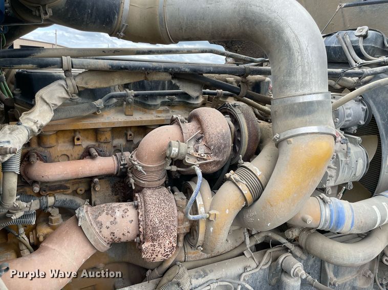 image for item MR9070 2007 Freightliner FLD  semi truck