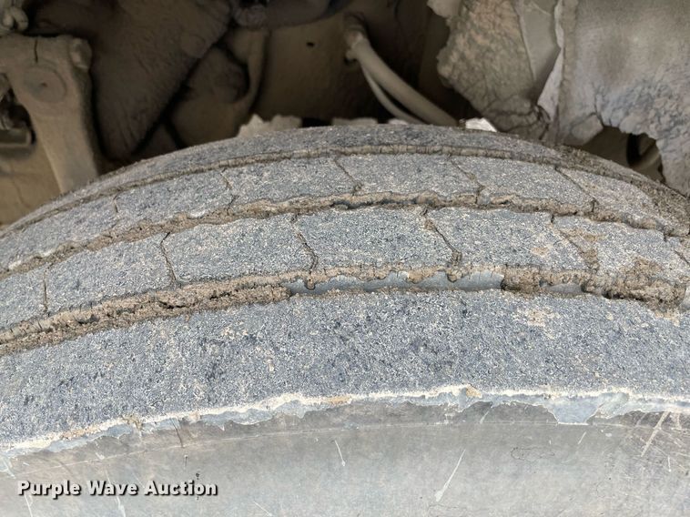 image for item MR9070 2007 Freightliner FLD  semi truck