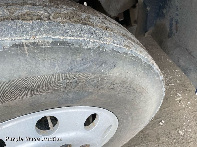 image for item MR9070 2007 Freightliner FLD  semi truck