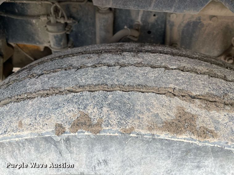 image for item MR9070 2007 Freightliner FLD  semi truck