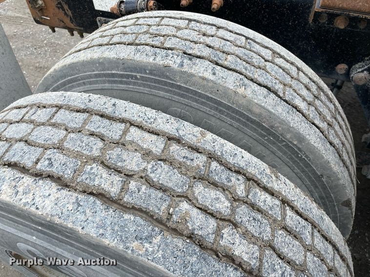 image for item MR9070 2007 Freightliner FLD  semi truck