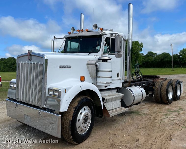 image for item MR9080 1992 Kenworth W900  semi truck