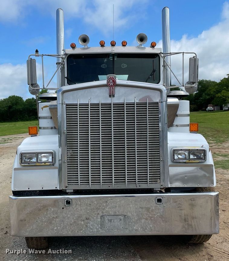 image for item MR9080 1992 Kenworth W900  semi truck