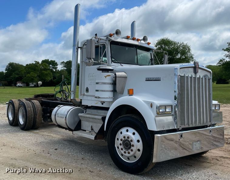 image for item MR9080 1992 Kenworth W900  semi truck